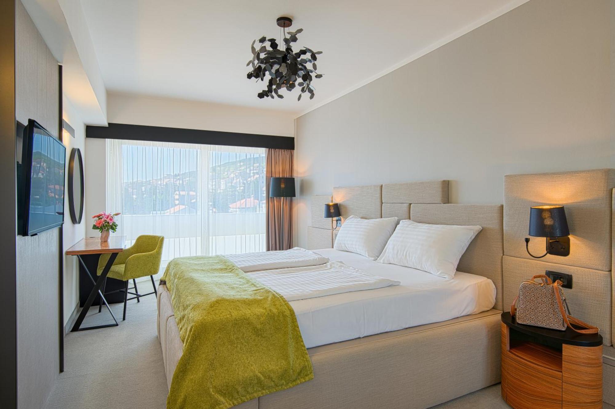 Hotel Omorika Crikvenica Bagian luar foto
